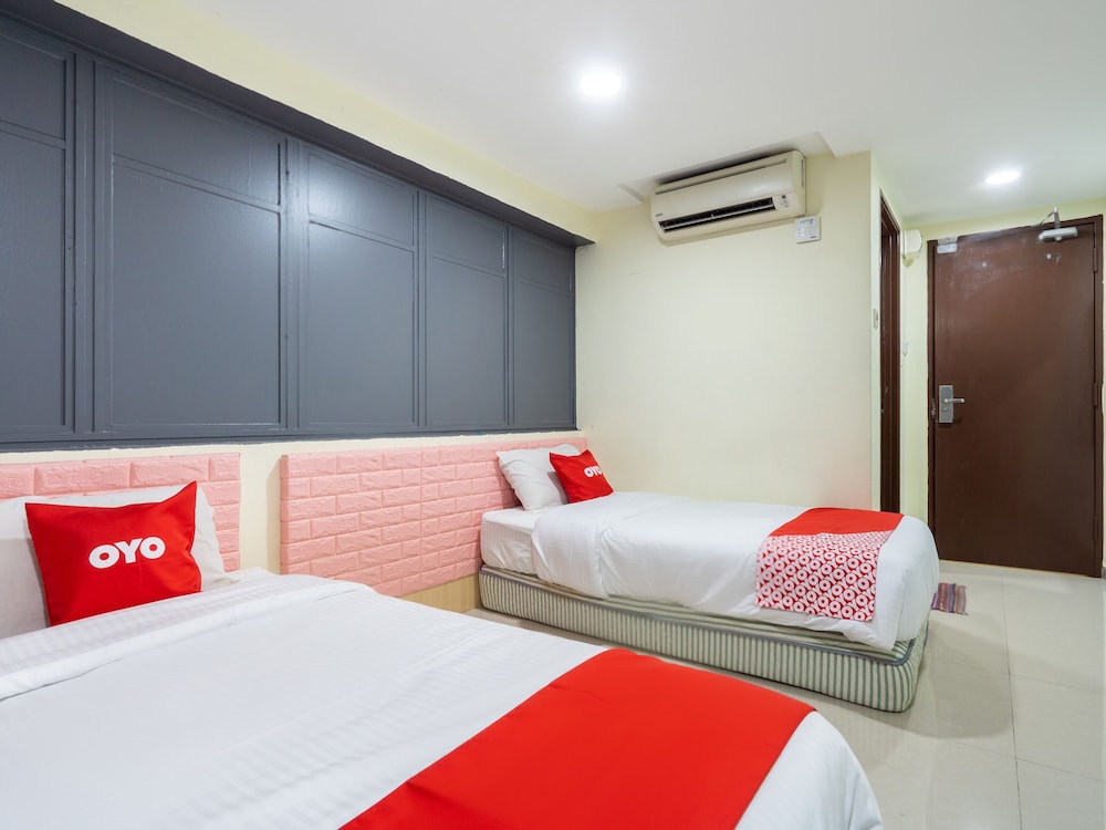 OYO 89717 Budget Star Hotel 11/32