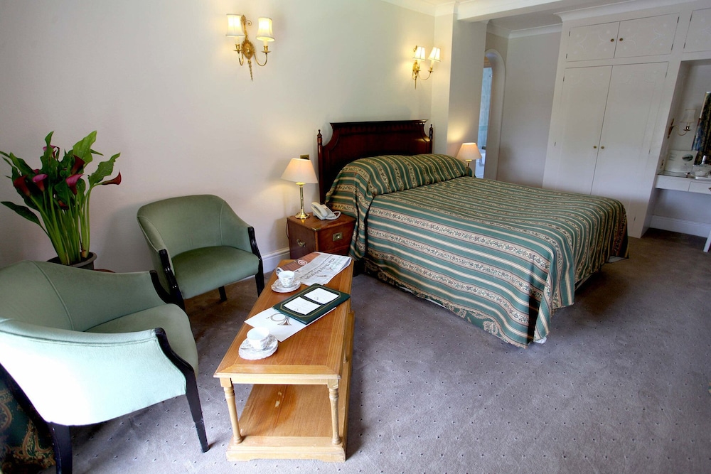 French Horn Hotel 23/49