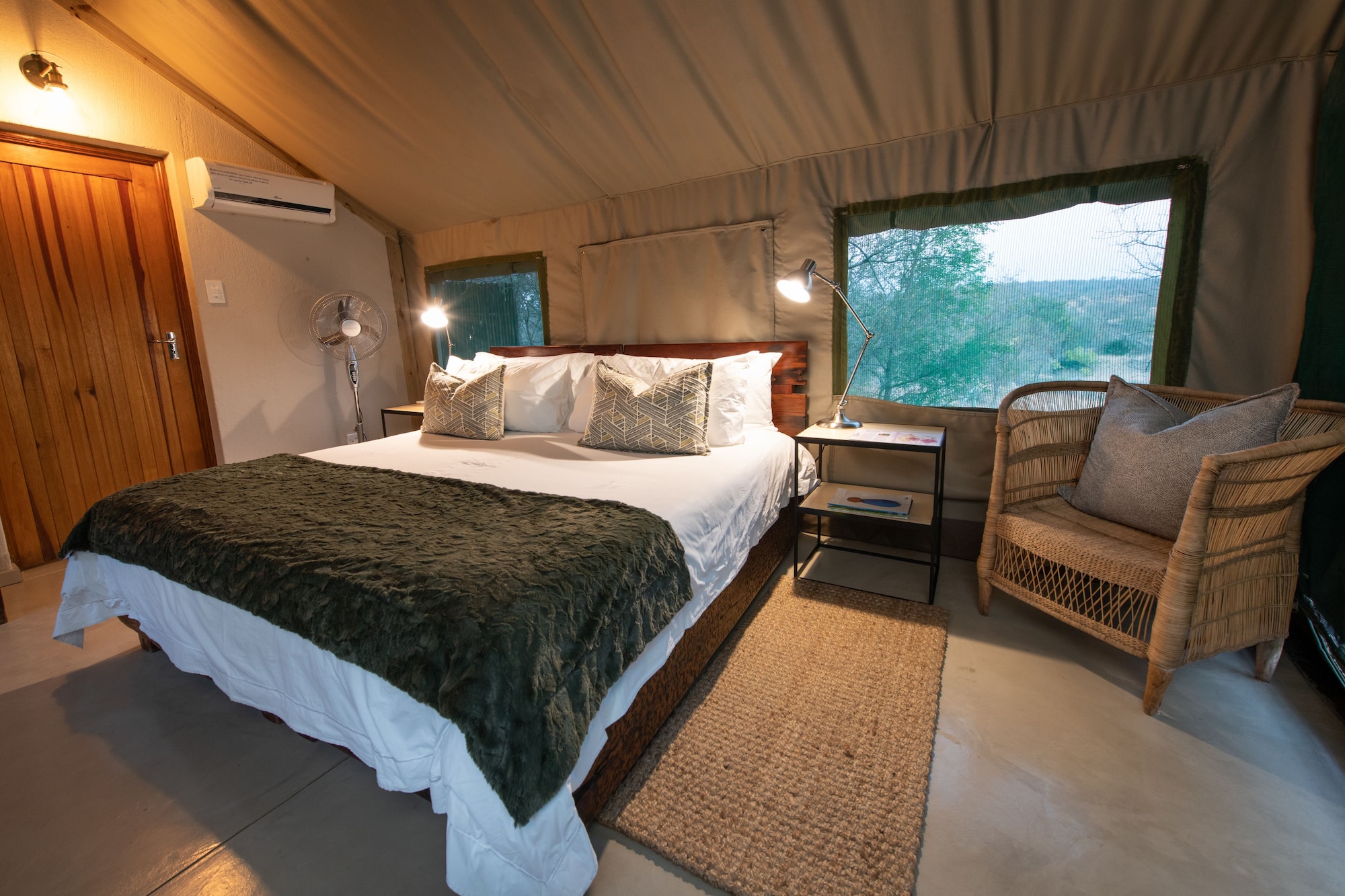 SAFARI, SUPERIOR, TENT