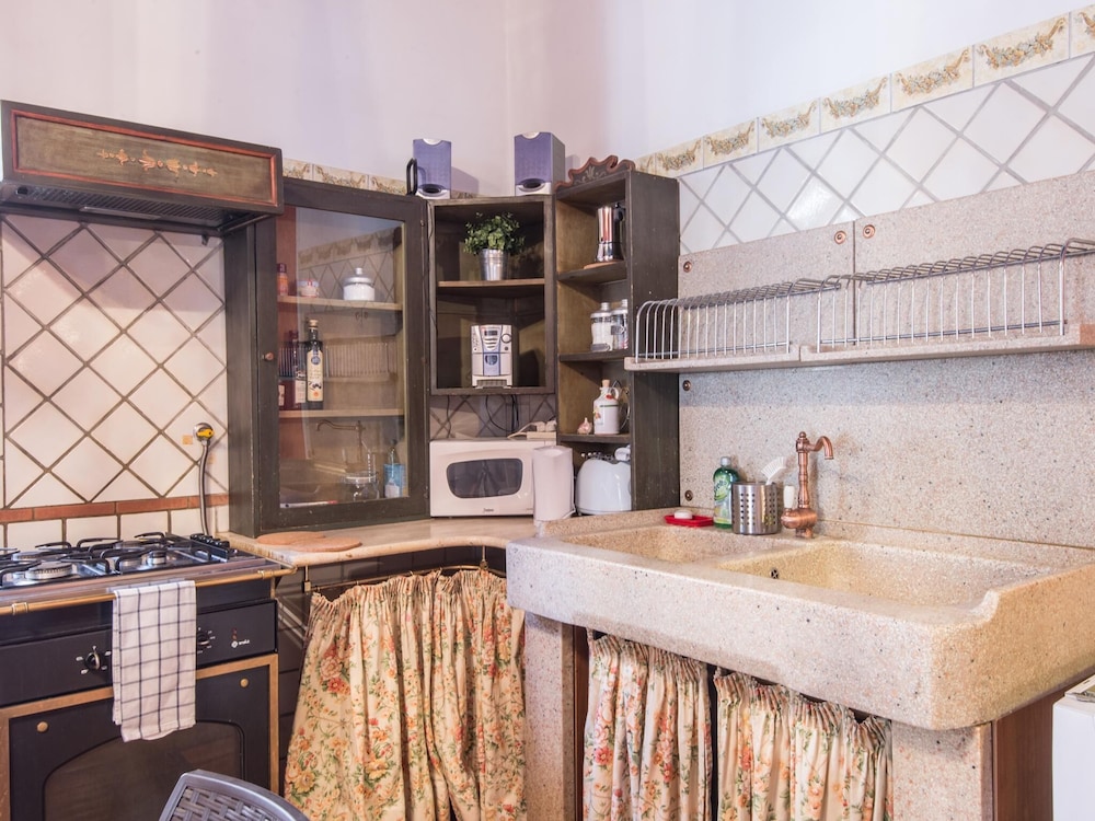 RSH Spanish Steps Luxury Apartment 1/44
