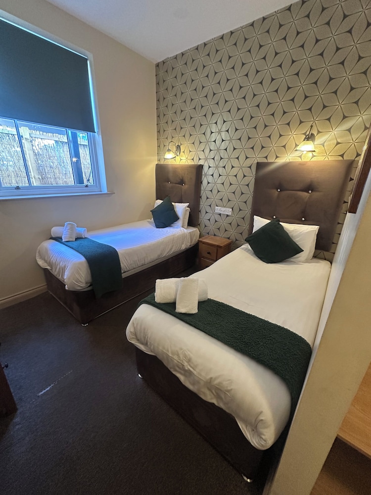 City, Twin Beds