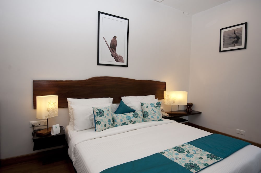 Niraamaya Retreats Cardamum Club 6/36