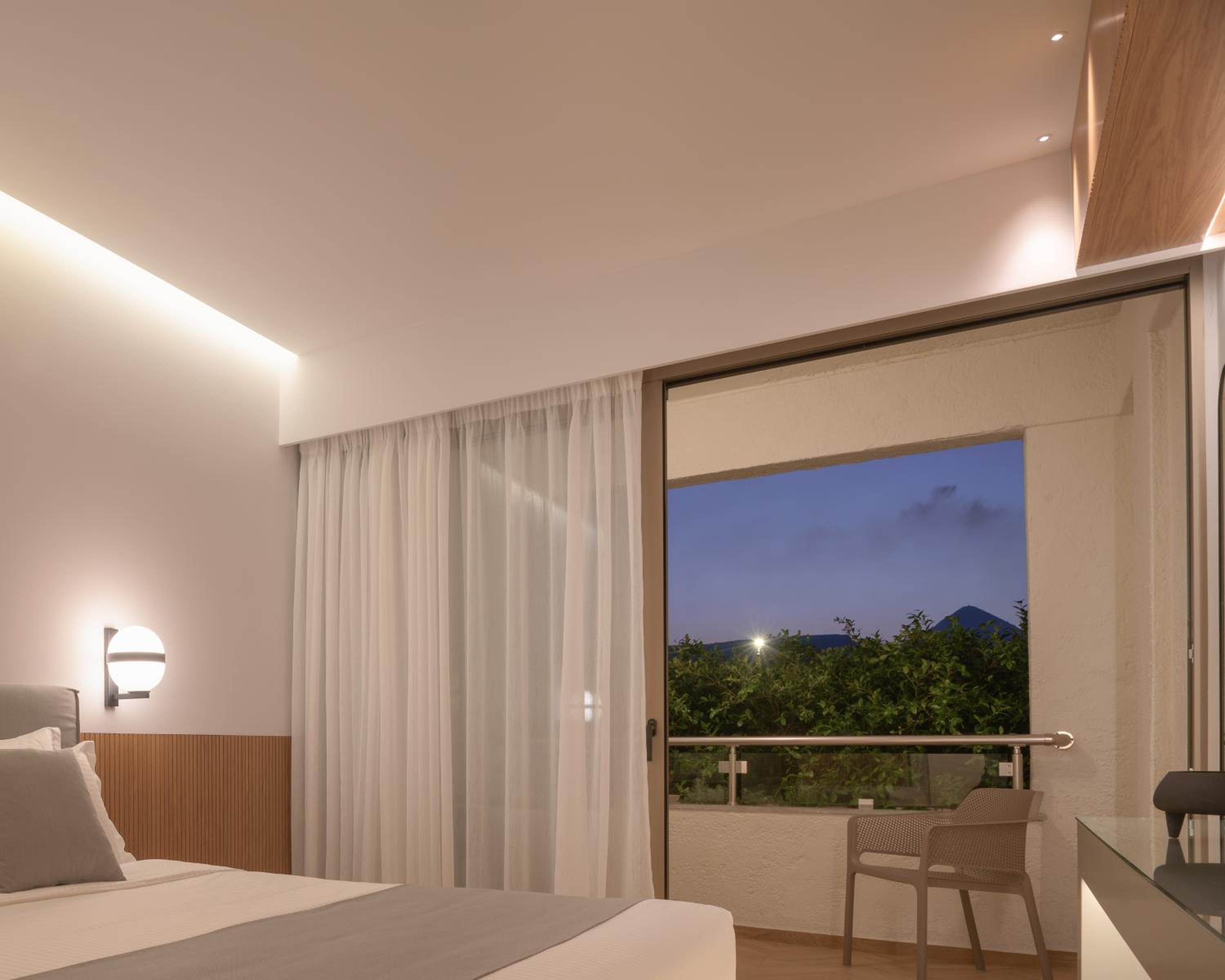 ROOM, TRIPLE