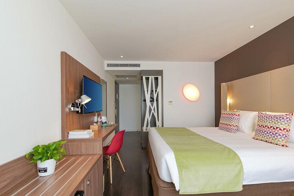 Superior, Queen Bed
