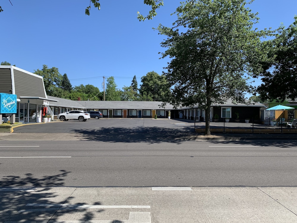 Signature Inn Eugene 9/46