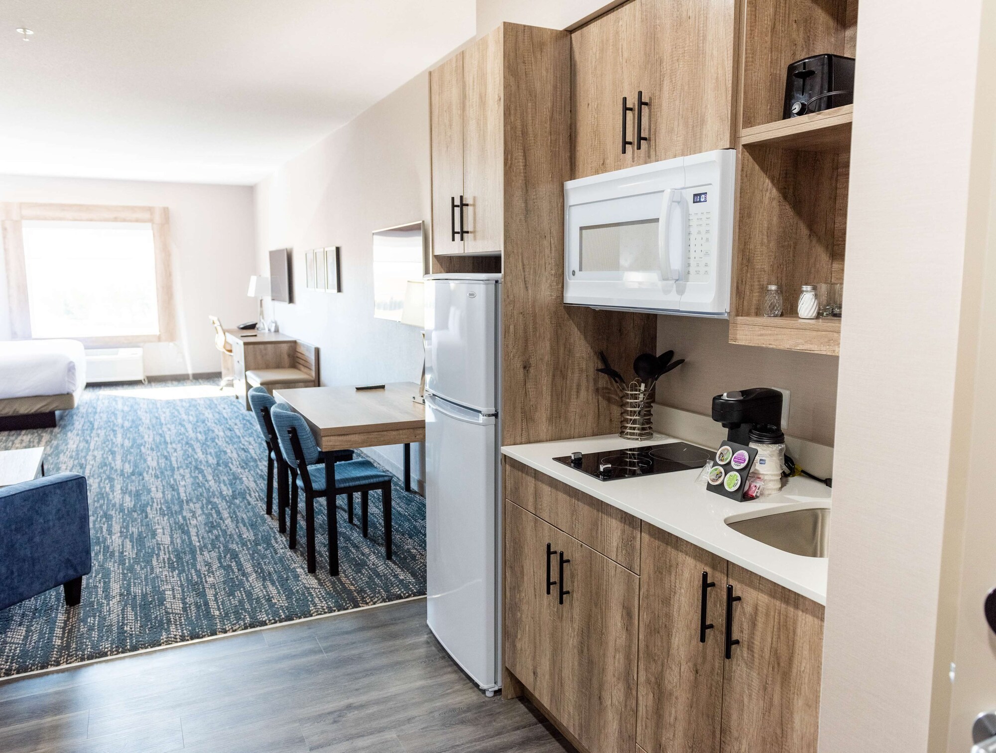 جناح تنفيذي كبير بسرير كينج مع أريكة بمطبخ، Best Western Premier Executive Residency Medicine Hat 10/10