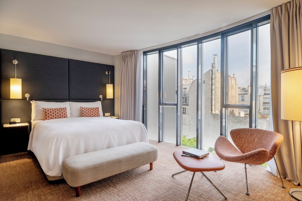 Room, Queen Bed, Garden View 2/10