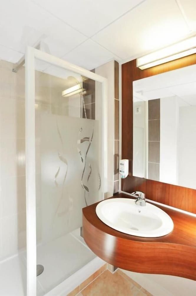 BRIT HOTEL NANTES VIGNEUX – L’ATLANTEL 46/49