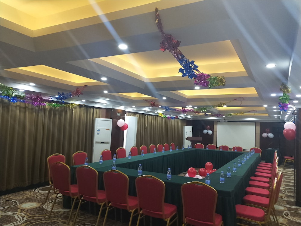 Junyue Internation Hotel 14/18