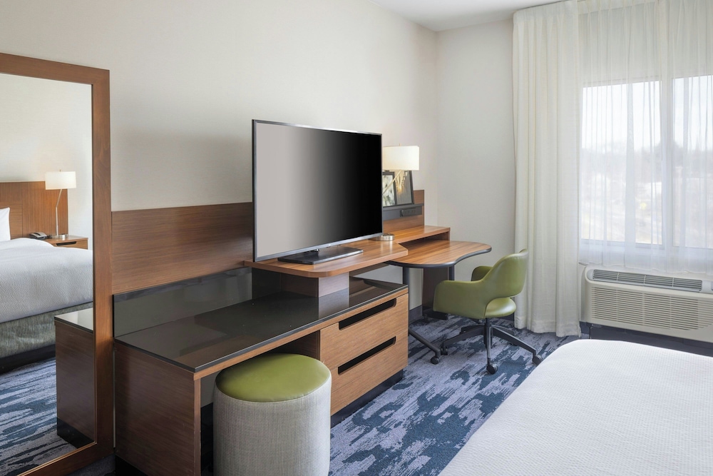 Fairfield Inn Suites Springfield Northampton Amherst 45/52