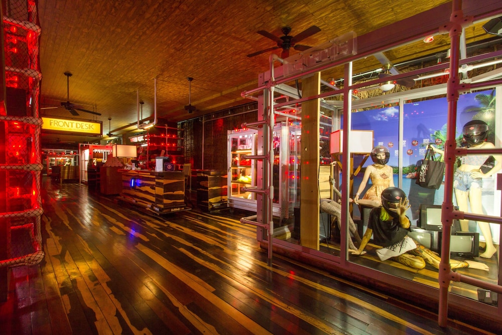 Reina Roja Hotel 51/57
