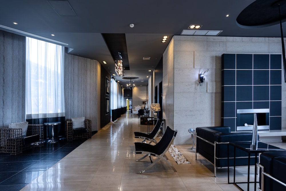 Gallery Art Hotel 41/68