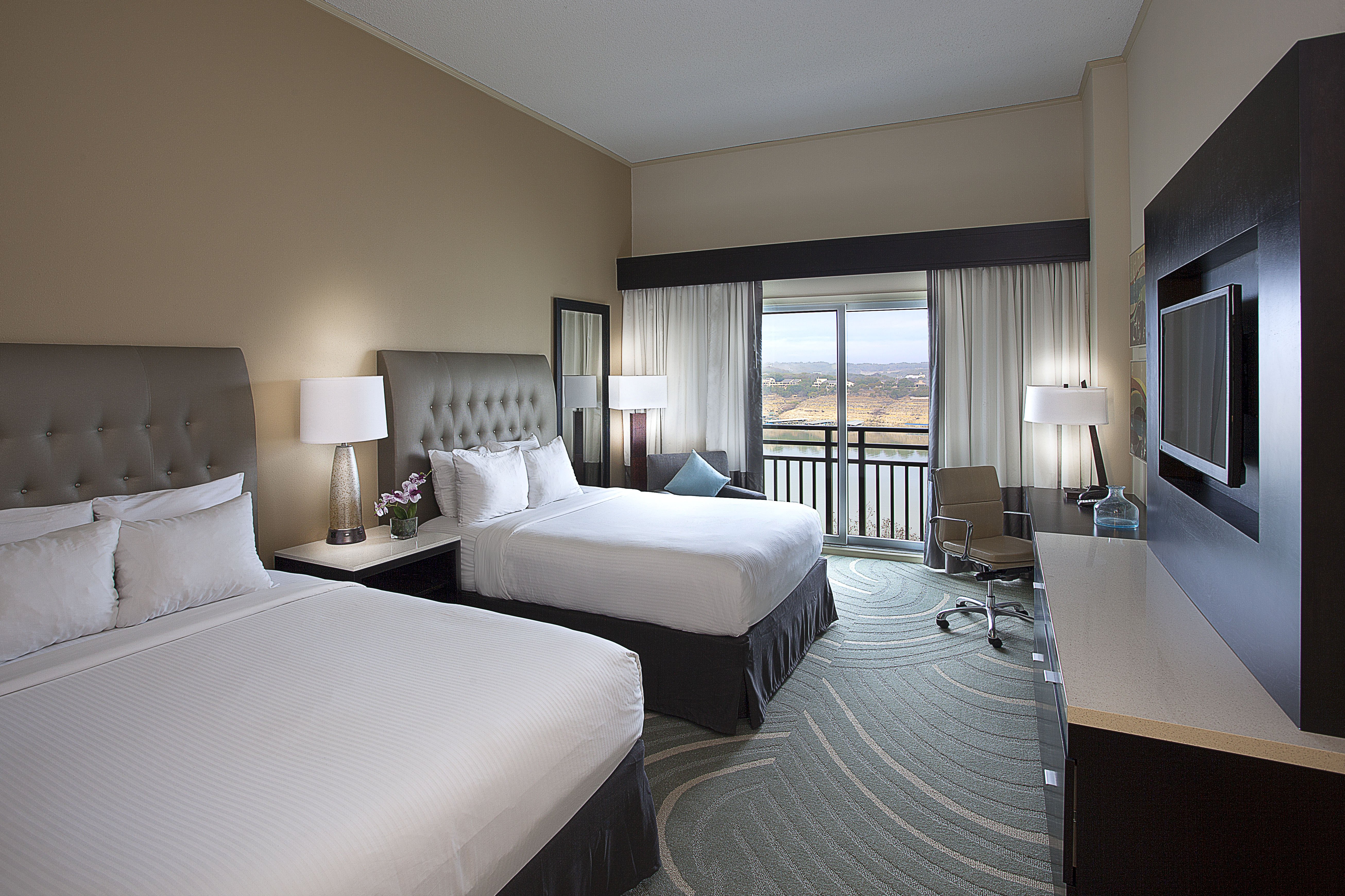 Room, 2 Queen Beds, Lake View, No Balcony