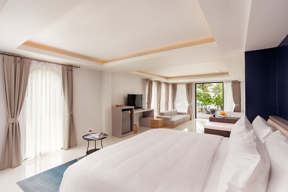Anona Beachfront Phuket Resort 17/65