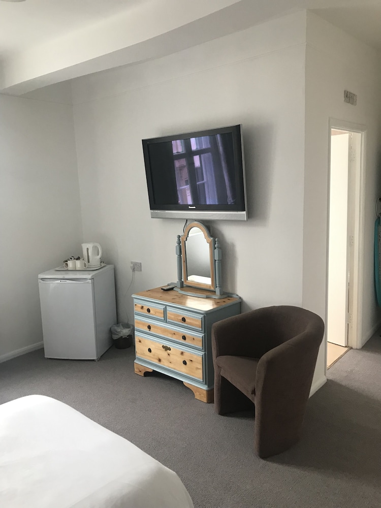 Three Queens Hotel 37/50
