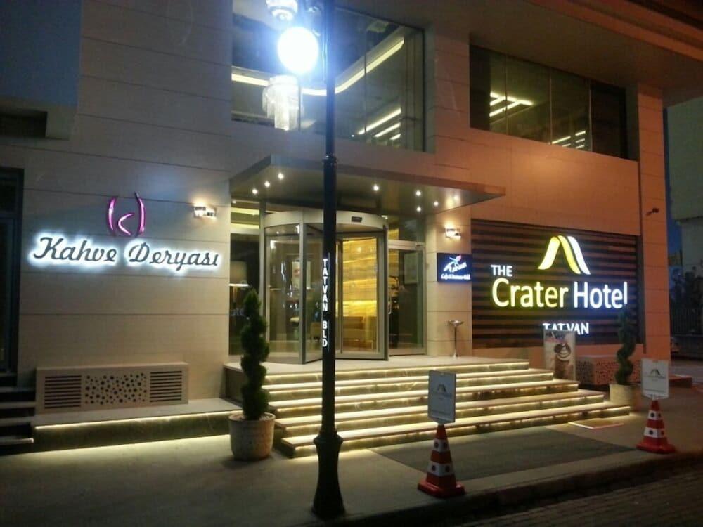 THE CRATER HOTEL 2/24