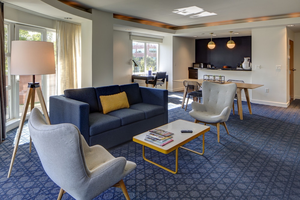 Rivers Edge Hotel Portland Tapestry Collection by Hilton 44/63