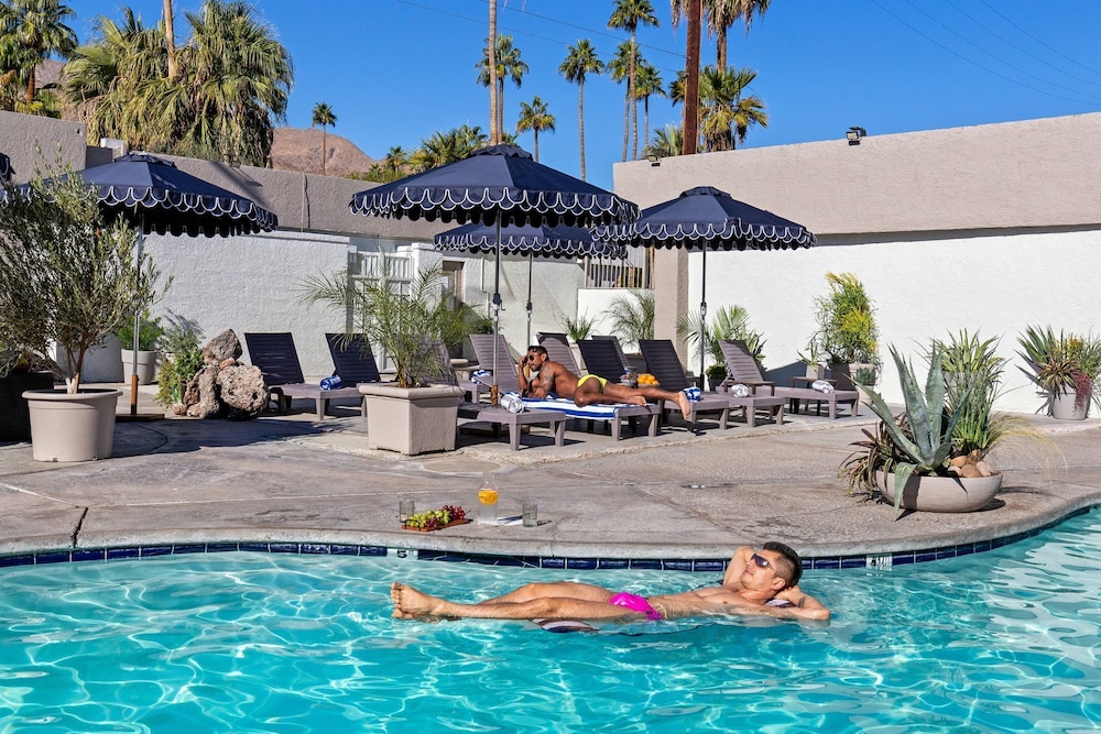 Casa Oliver Hotel & Resort - A Gay Mens Resort 34/50