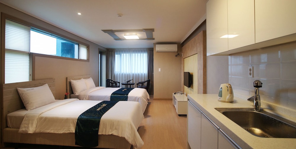 Hotel Joy 5/49