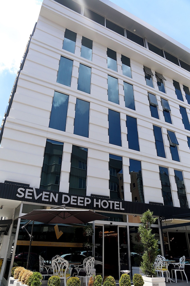 Seven Deep Hotel 3/42