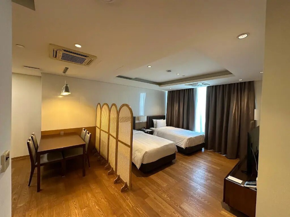 Lotte The Residence 15/50