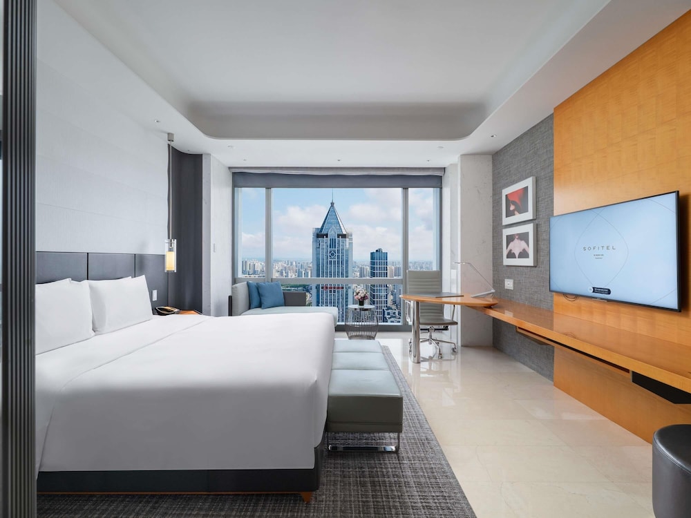 CLUB, LUXURY, KING BED, CITY VIEW