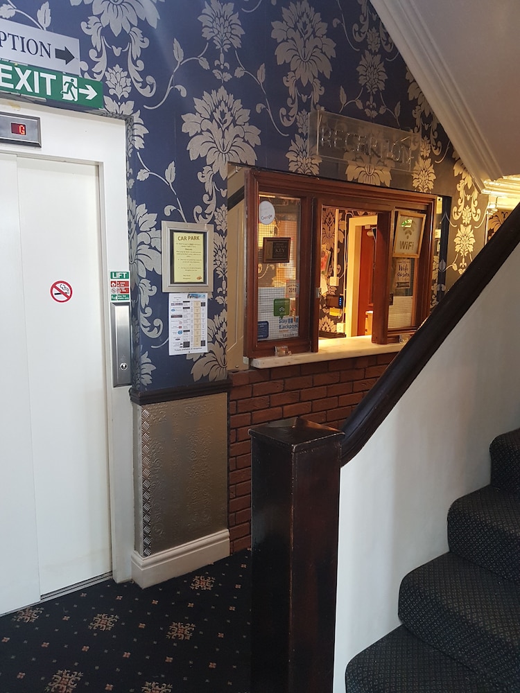 Blenheim Mount Hotel 5/50