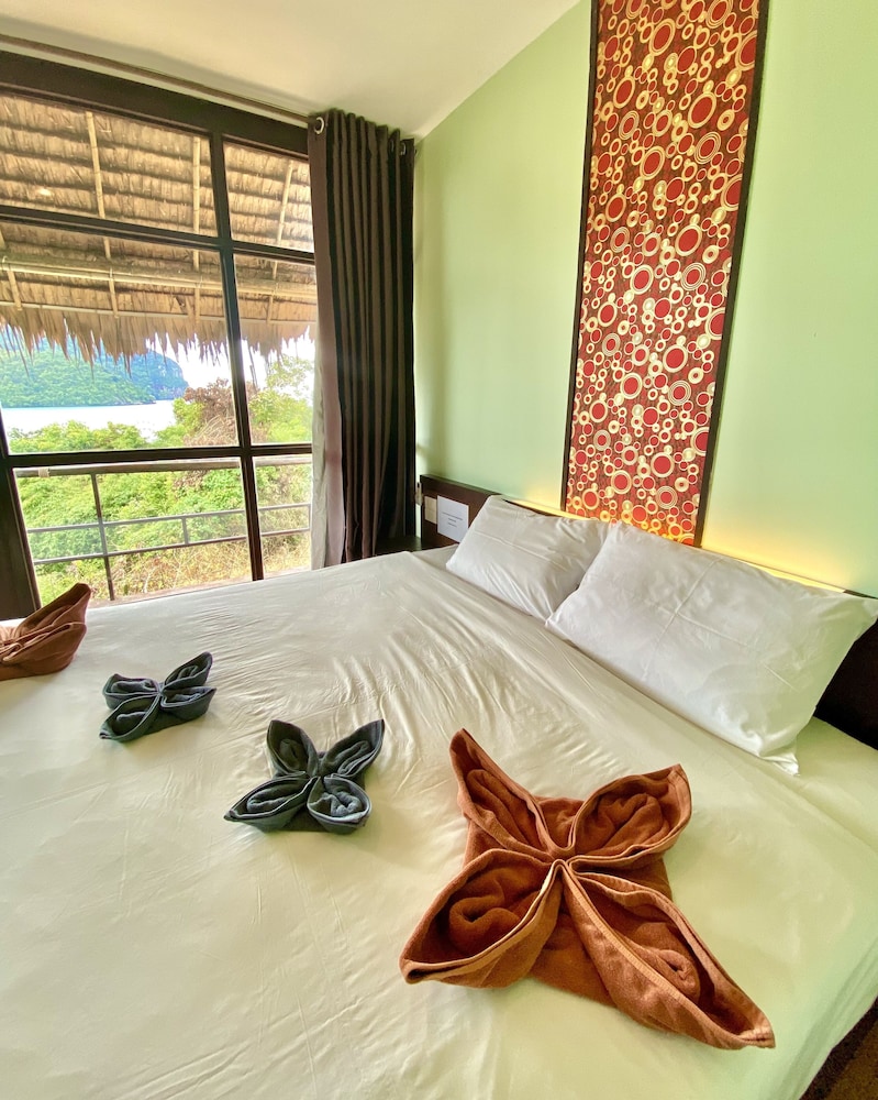 PHI PHI SEA SKY RESORT 18/66