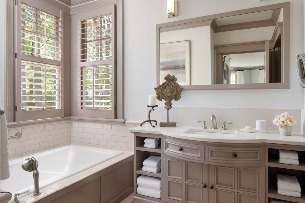 The Ritz Carlton Lodge Reynolds Plantation 43/75