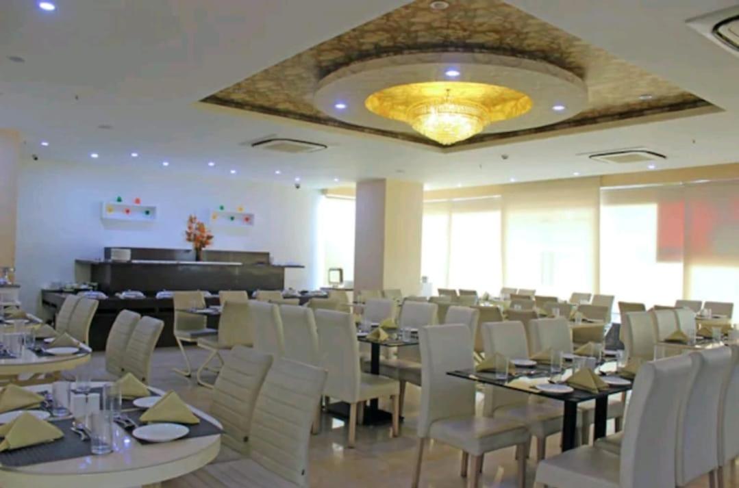 OYO 1489 Hotel Diamonds Pearl 38/42