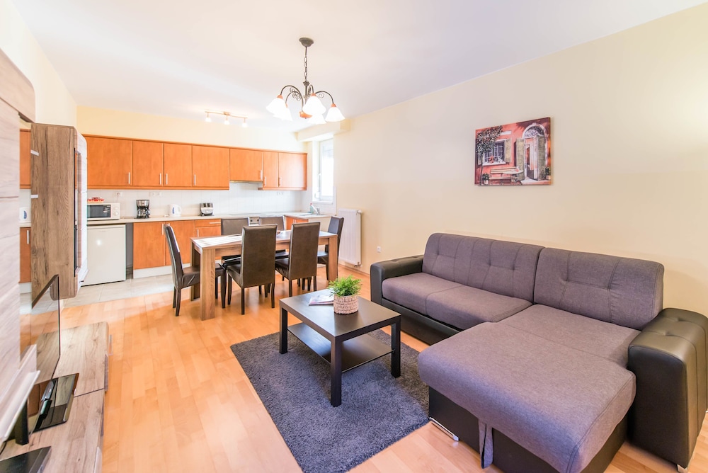 NOVA APARTMENTS 34/64