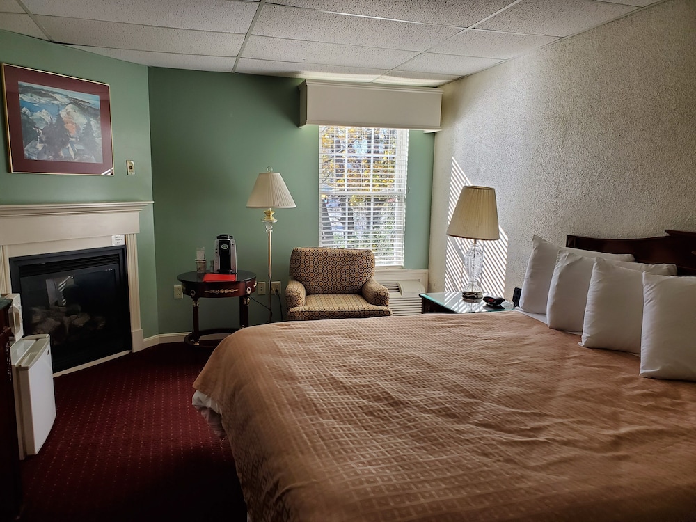 Fireside Inn And Suites 24/64