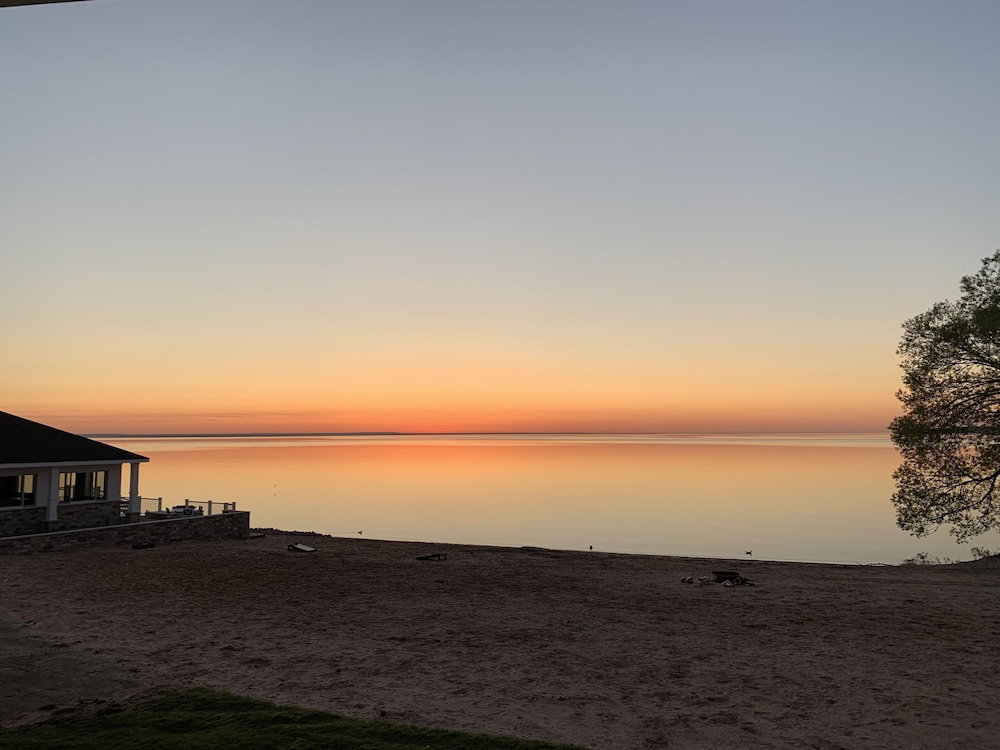 The Breakers Resort Lakeside 34/38