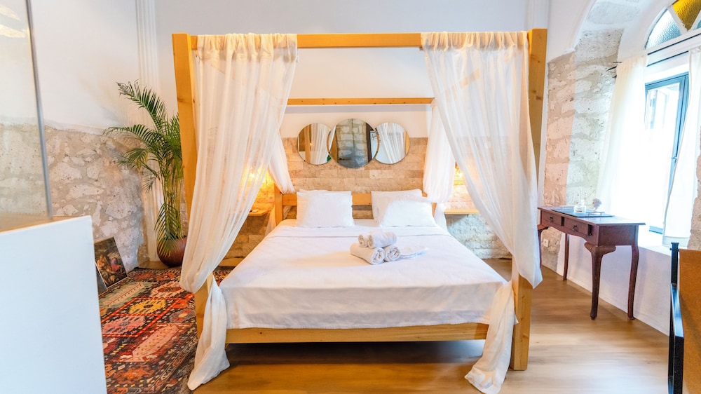 ROOM, DOUBLE BED, CITY VIEW