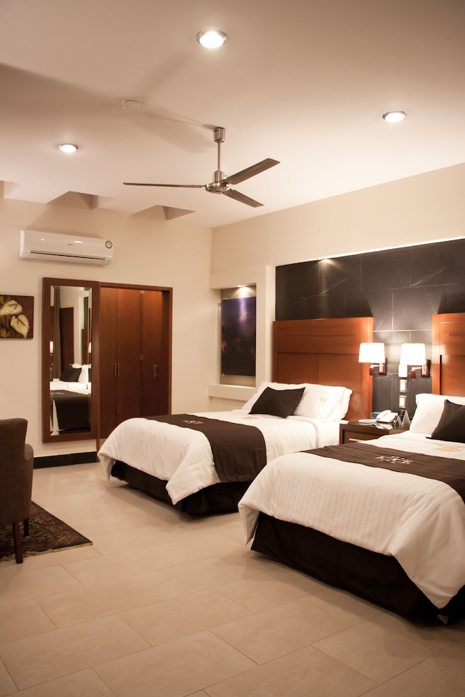 Hotel Ecce Inn 11/32