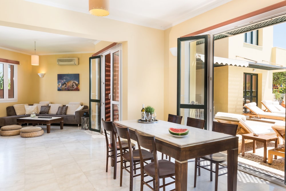 DAPHNIS VILLAS 45/60