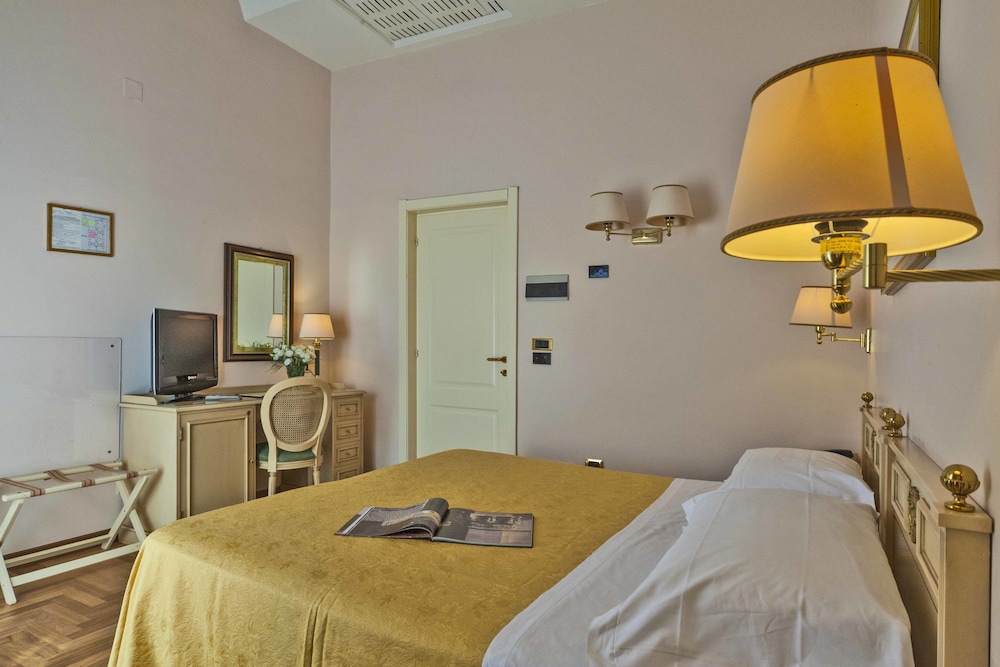 Grand Hotel Villa Politi 33/59