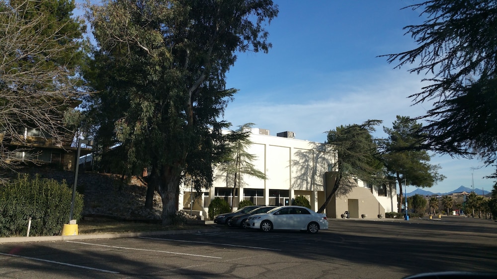 Mariposa Hotel 7/58