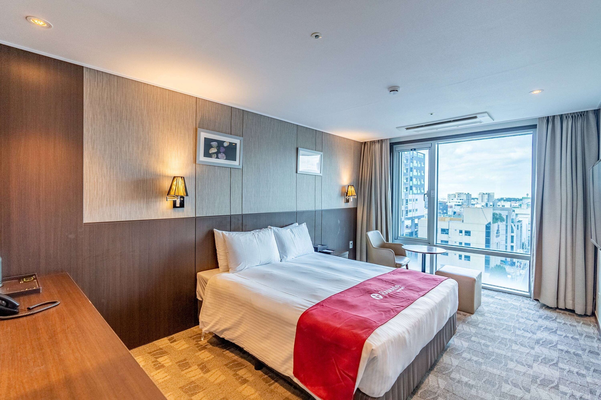 ROOM, DOUBLE BED