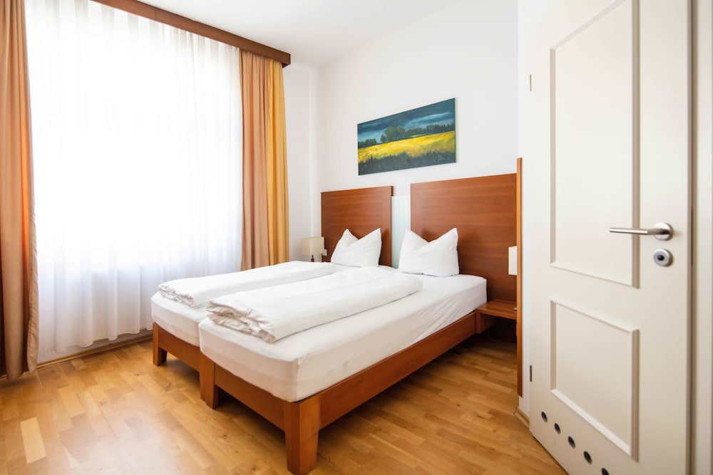 HOTEL GRAF ZEPPELIN 17/62