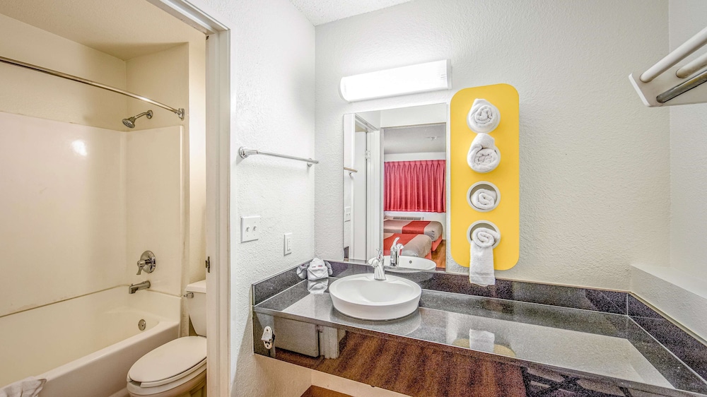 Motel6 Eureka, CA – Redwood Coast 52/60