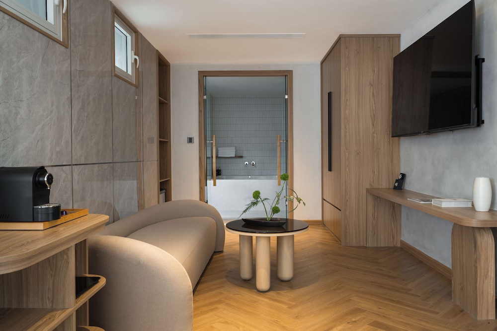 Kin Hotel Thai Van Lung 42/50