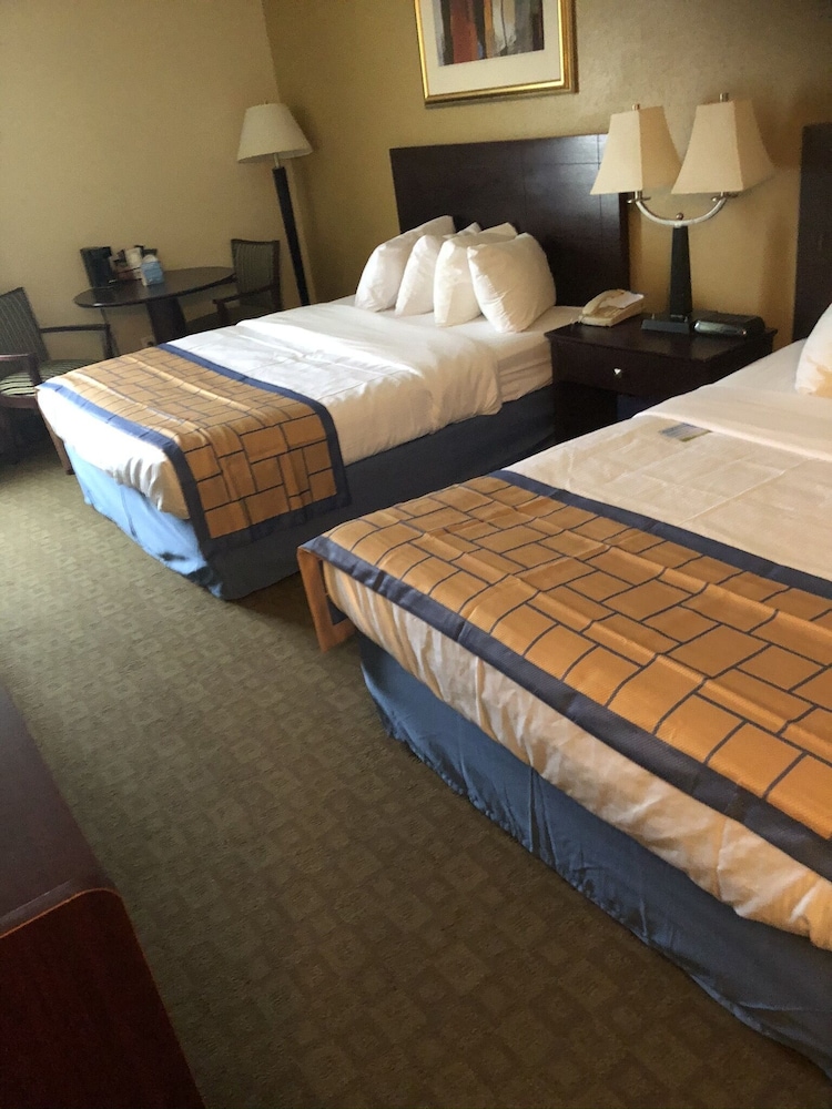 Days Inn & Suites by Wyndham Tahlequah 4/13