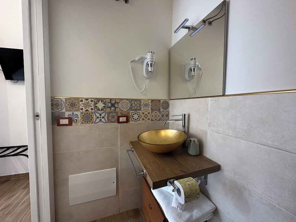 Ng Guest House 28/30