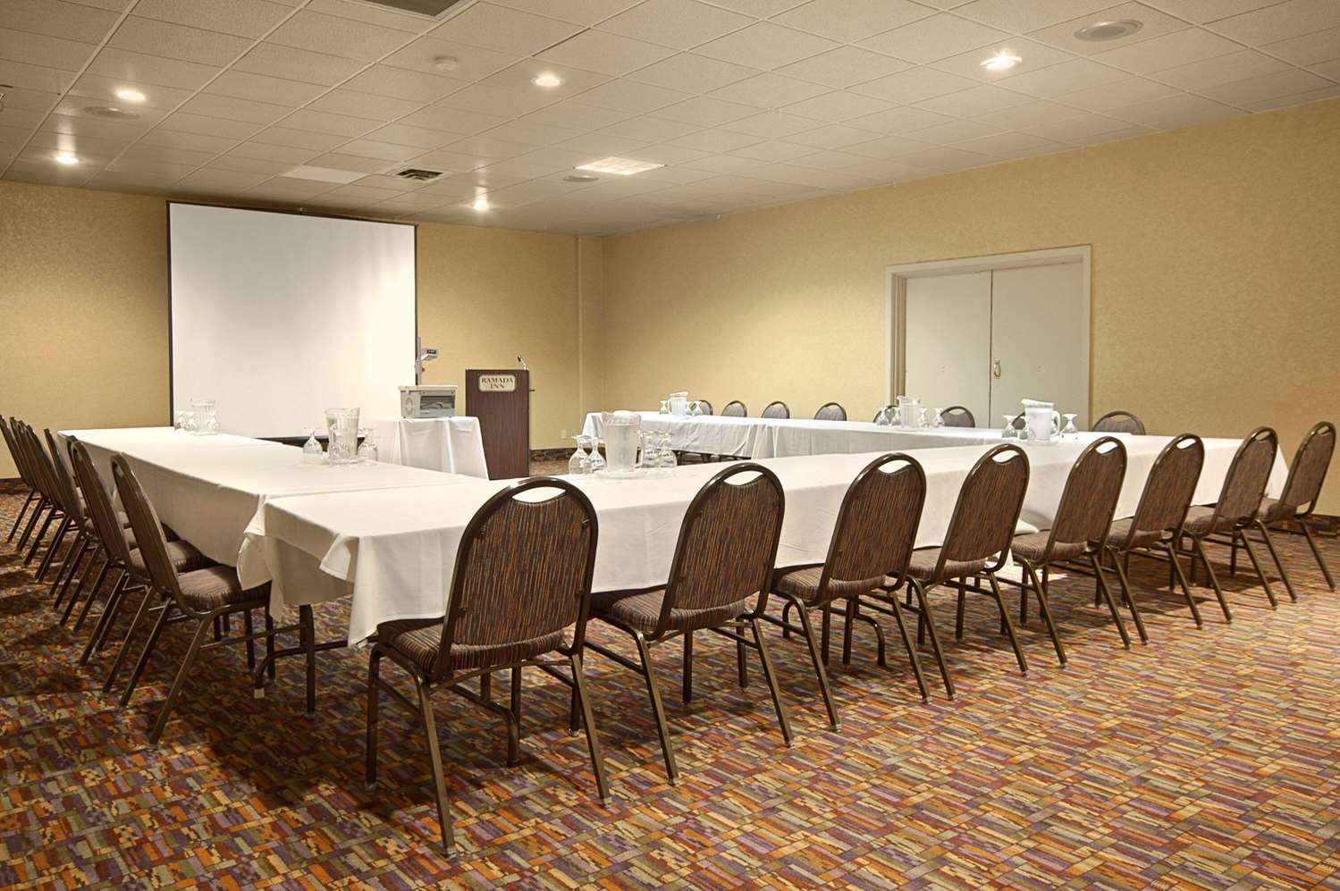 Ramada By Wyndham Sterling 6/8