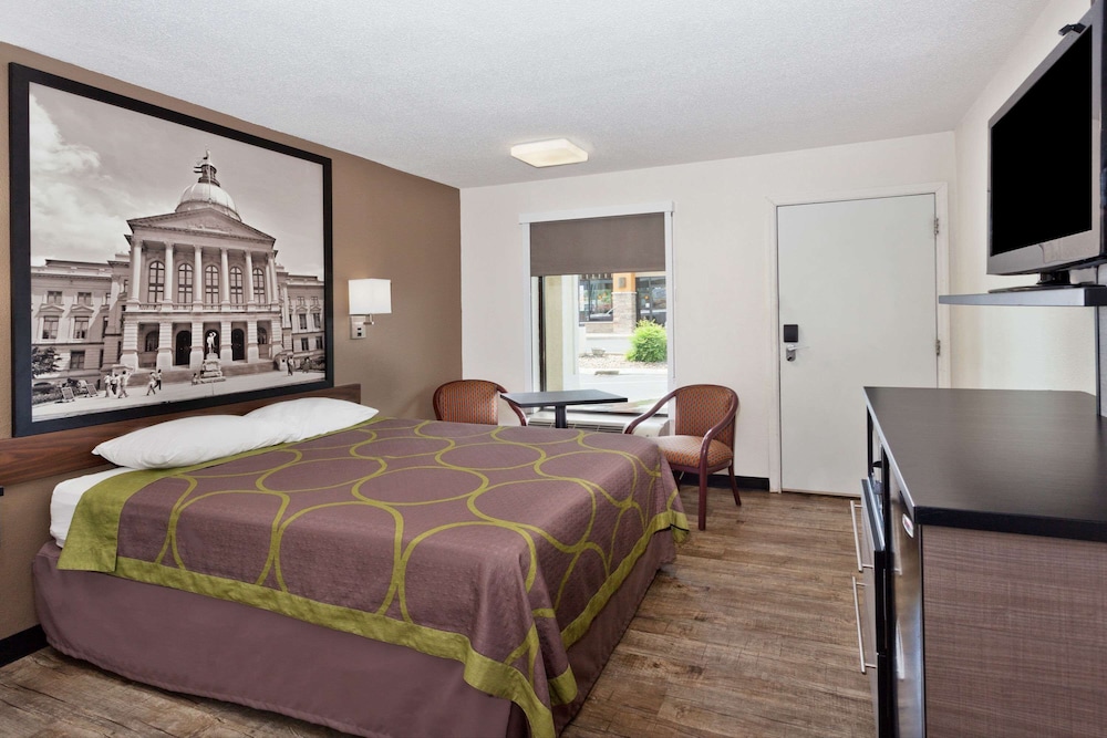 Standard, Queen Bed