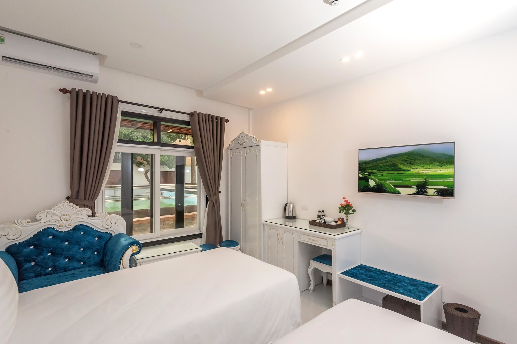 DELUXE, DOUBLE BED