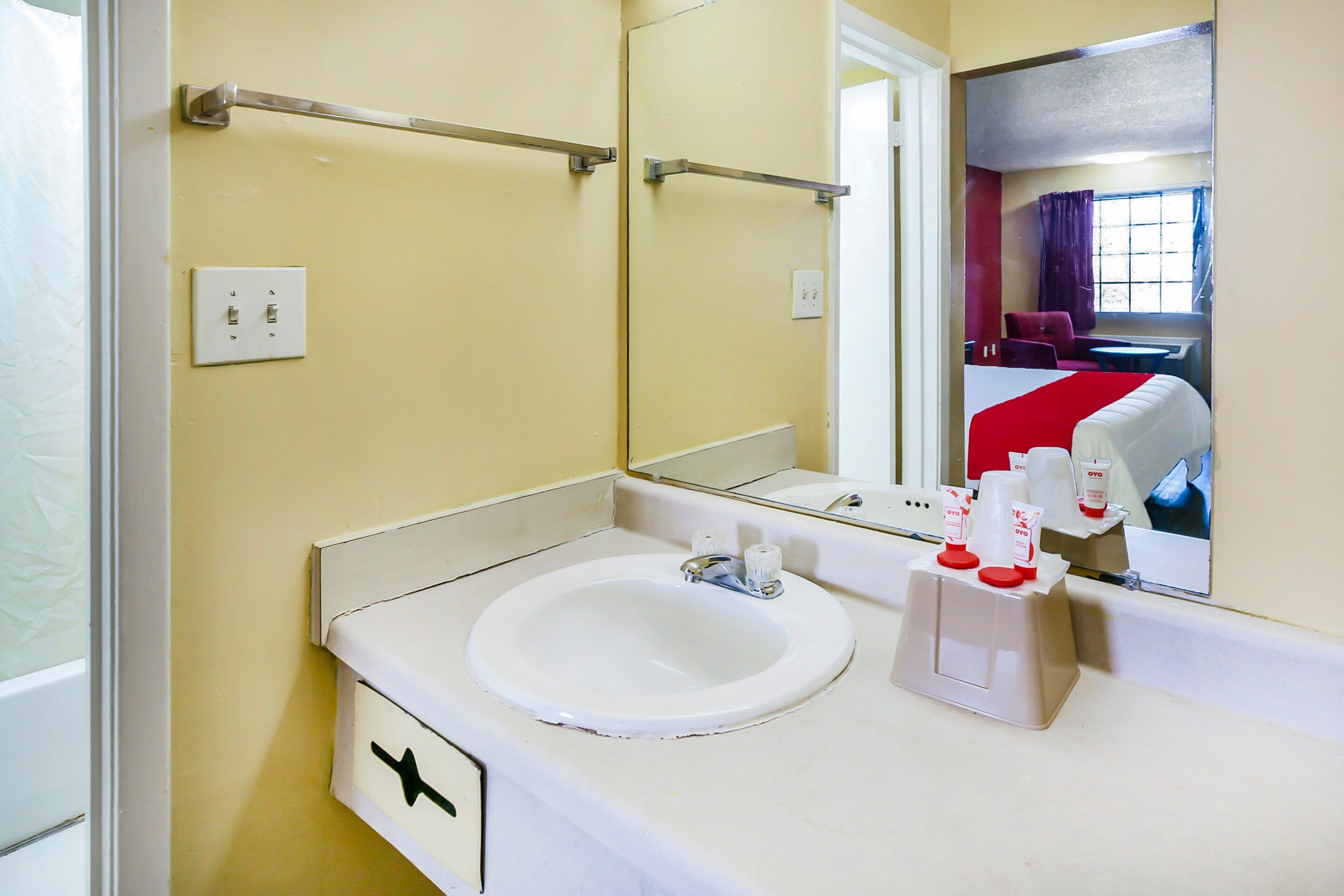 غرفة بسرير كينج لغير المدخنين، OYO Hotel Jackson South I-55 4/4