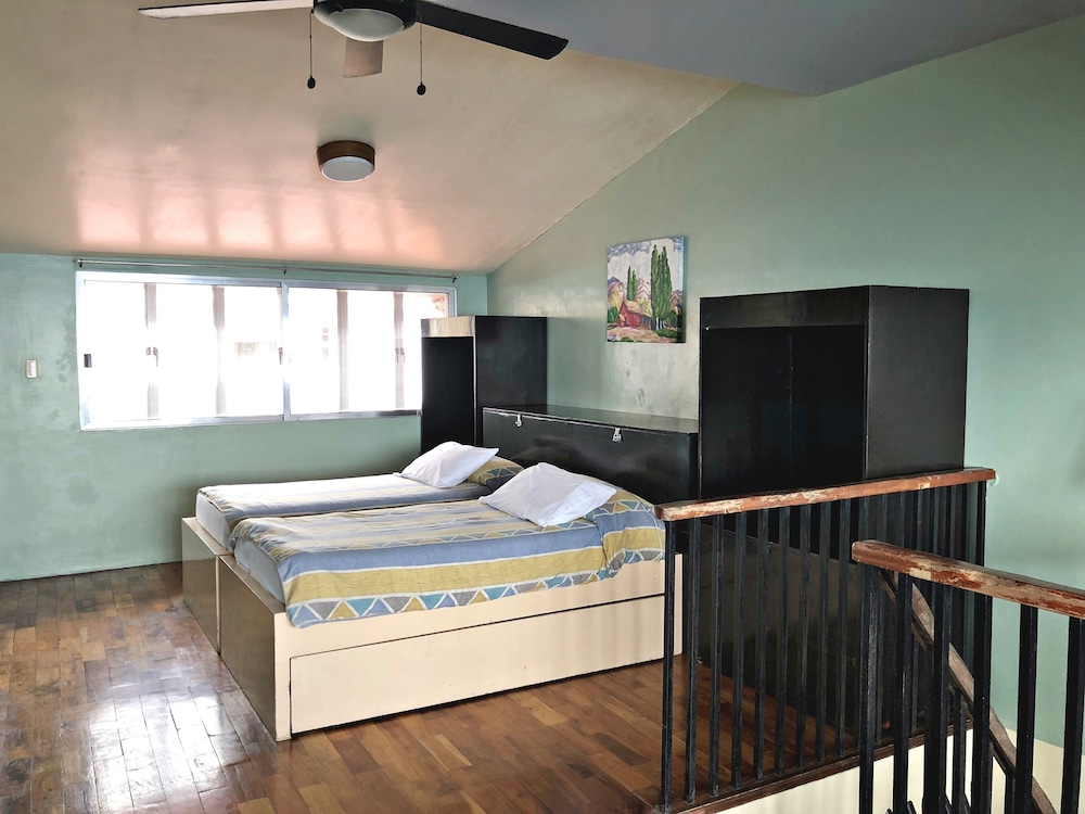 Pura Vida Resort 10/50