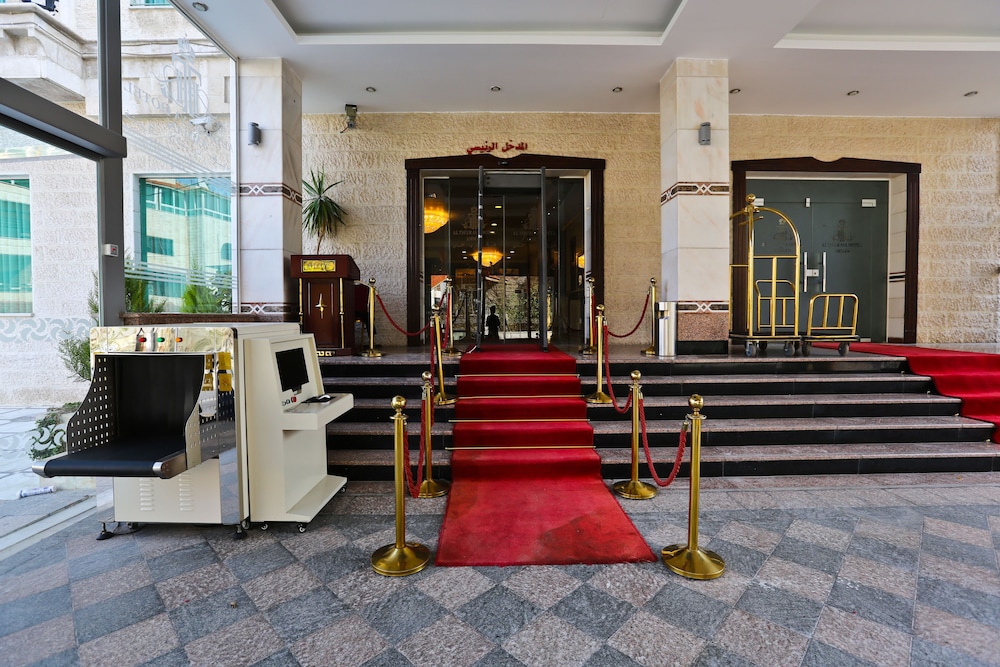 Al Thuraya Hotel 34/35